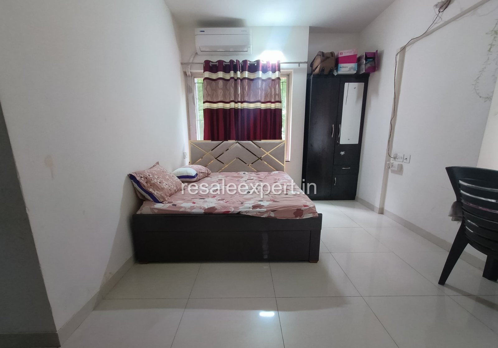 Master bedroom of 2 BHK flat in Rahatani with window view